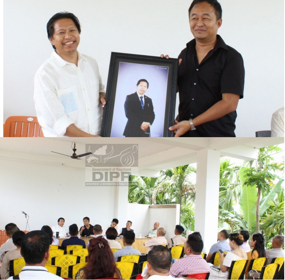 MLA and Advisor Achumbemo Kikon receive the portrait from an official during the Bhandari SDPDB meeting held in Wokha on June 10. (DIPR Photo)